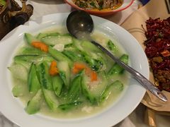 鸡汤竹荪烩丝瓜-新川办餐厅