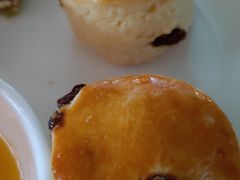 French&nbsp;Scone&nbsp;&nbsp;配酸奶油和果酱法式司康饼-深圳温德姆至尊酒店·大堂吧·户外花园