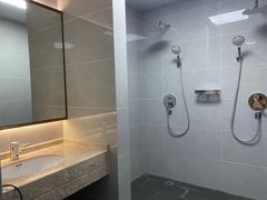 -英派斯健身旗舰店(海信国际中心馆)