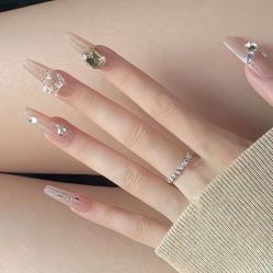 -安吉拉·纤纤玉指美甲美睫创意中心