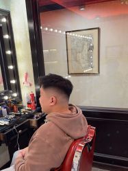 -东方先生国潮男士理发馆