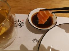三文鱼刺身-小句号·精致料理(江南环球港店)