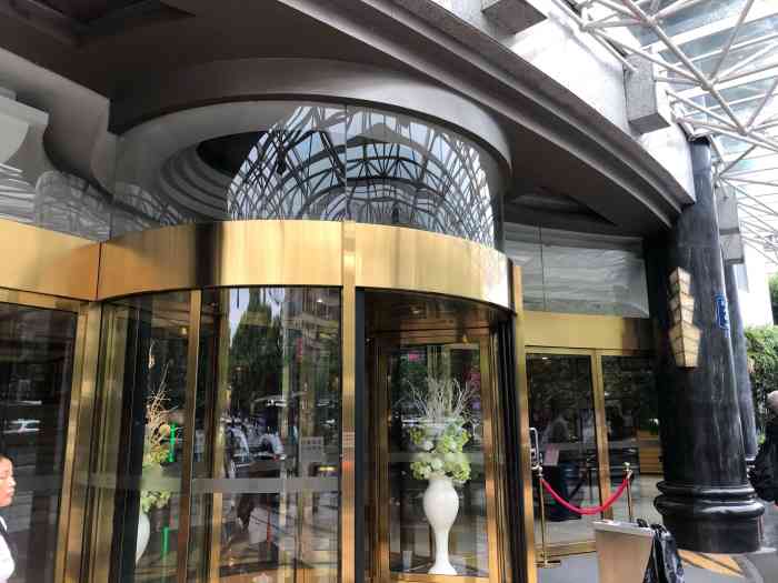 杭州海华大酒店-"住这个酒店主要就是看着位置不错,设施很老.