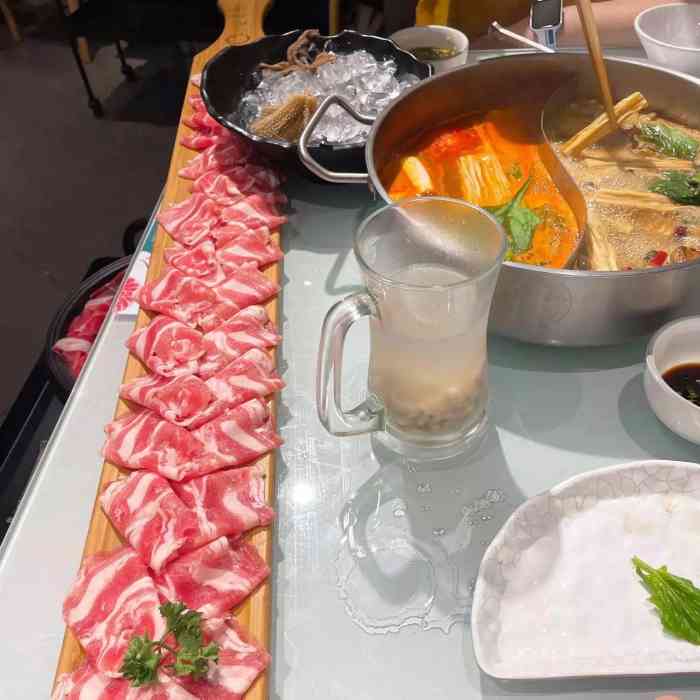 小肥羊(上海奉贤店"位置在宝龙广场四楼,年底刚刚新装修的,环.
