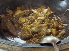 -粘豆包柴火铁锅炖