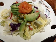 三文鱼牛油果蔬菜沙拉-花间令音乐餐厅(奉天巷店)