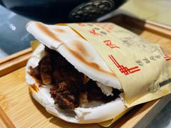 腊汁肉夹膜-大嘻咹biangbiang面(历史博物馆店)