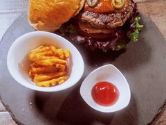 -HIGH FIVE哈福手工汉堡(桂林路店)