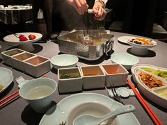 -左庭右院鲜牛肉火锅黑金店(陆家嘴中心店)