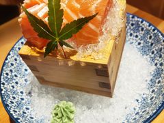 打包的三文鱼底部放置的冰块-TORO MaKi 寿司·日料(华创店)