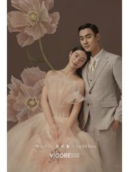 -雪中彩影婚纱摄影·微光艺术中心