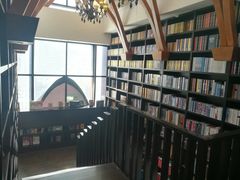 -钟书阁(松江泰晤士小镇店)