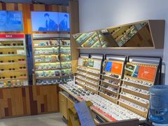 -LOOK眼镜·蔡司依视路配镜(宝山万达店)
