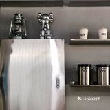 无锡探店 首家KAWS主题工业风咖啡馆「潮蓝藏库X0402」