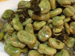 雪菜炒蚕豆-溱湖八鲜菜馆