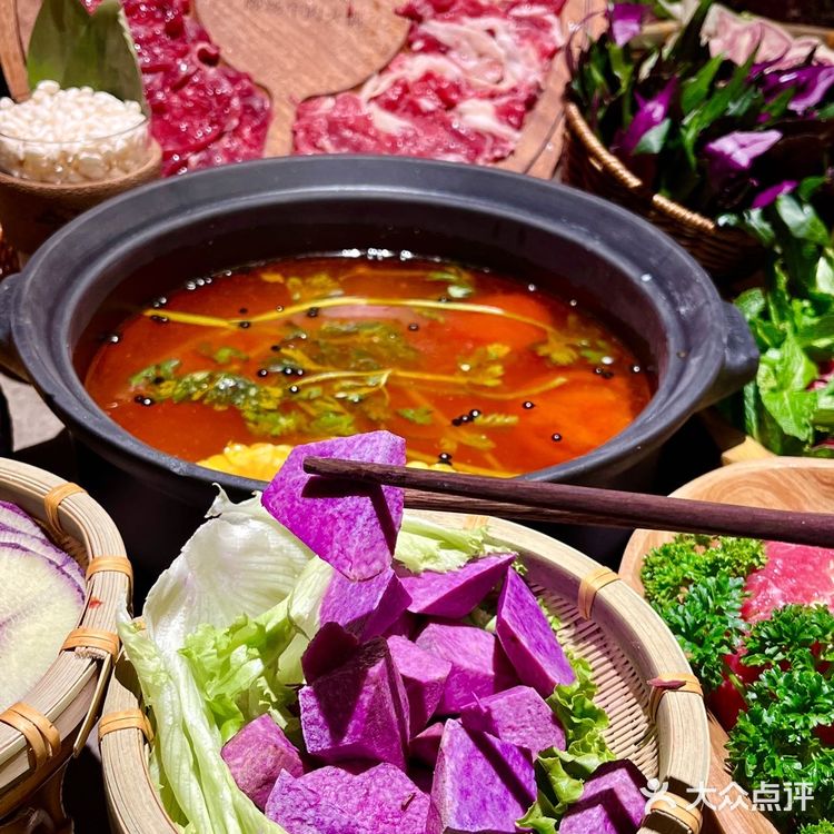 Wokkk！！！紫气东来了！漂亮火锅。。。