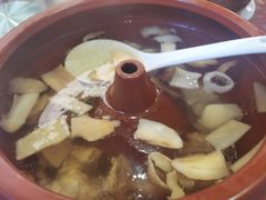 原汁男搂妹汽锅鸡-蝴蝶泉宾馆-中餐厅