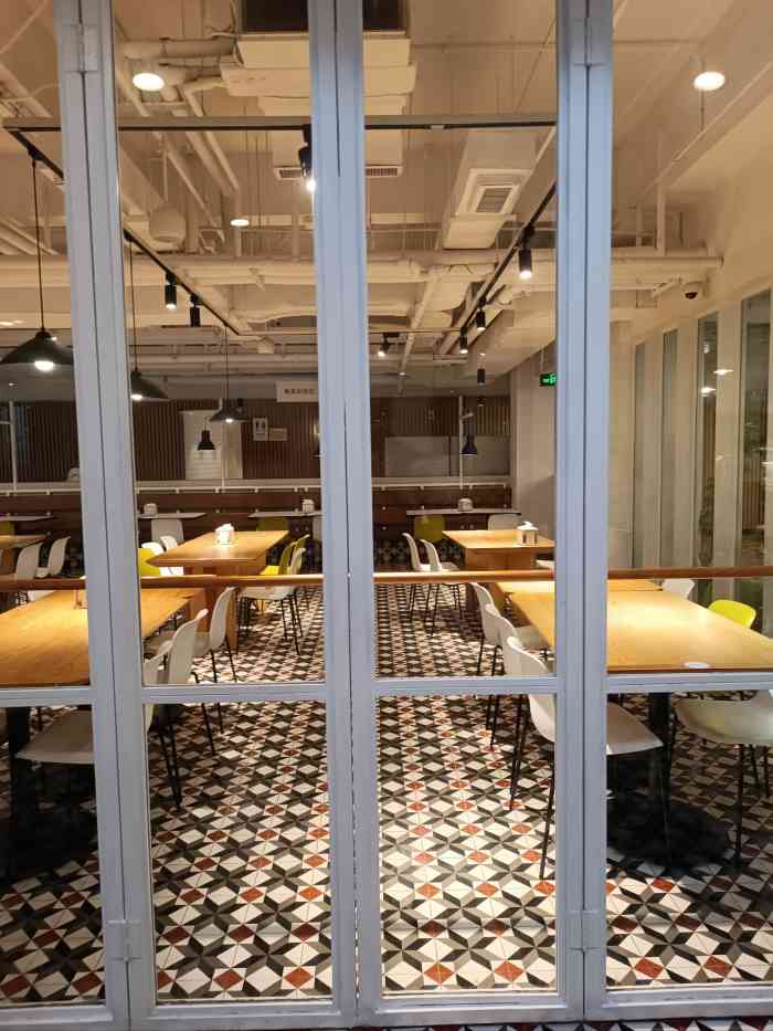 阿那亚第一食堂 cafeteria 1-"第一食堂在安澜酒店附近,离摆渡车总站