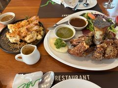 -Chom Cafe and Restaurant