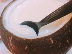 -志龙皇冠吃货椰子铺