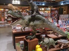 -半山书局(新世纪商城店)