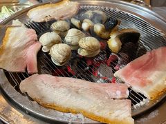 -围炉肉舍•炭烤活鳗•丹东海鲜烤肉(步行街店)