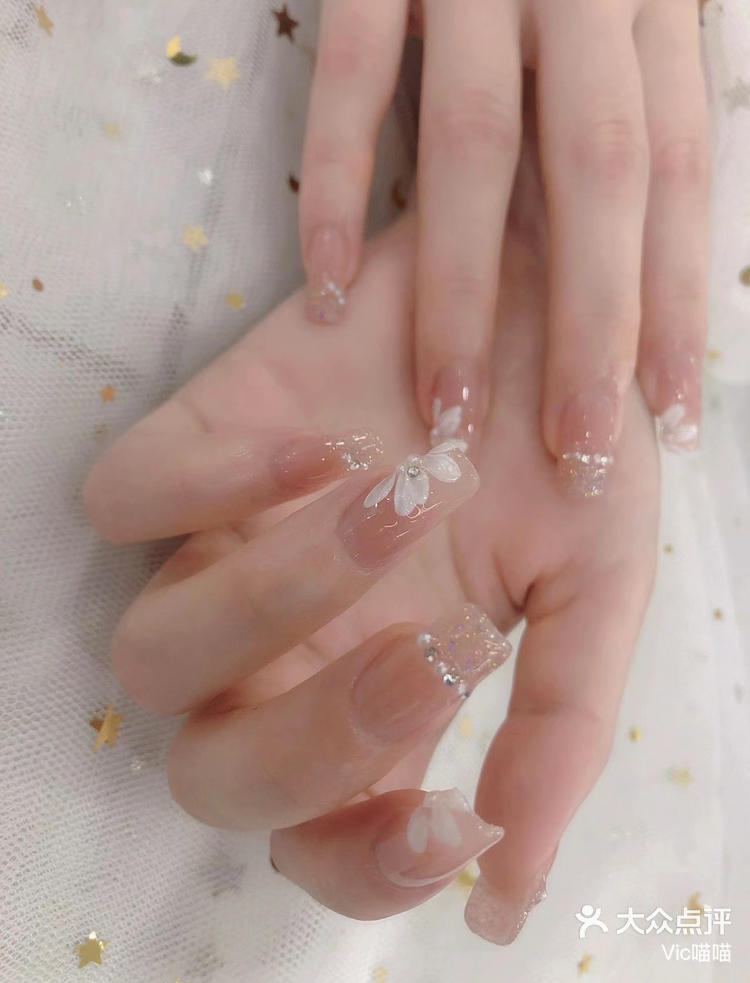 清新裸色小雏菊美甲