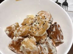 鬼马鲜果虾球-港丽餐厅