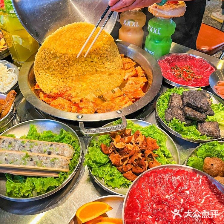 这家文艺螺蛳粉火锅店，闻着滂臭吃着真香！