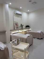 -苗方清颜专业祛痘·皮肤管理