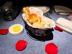 饭前餐包-弦月窗LUNETTE BY AMANDA(复兴路店)