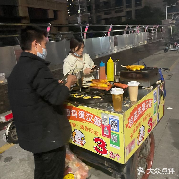 超级nice的老板做的最好吃的鸡蛋汉堡