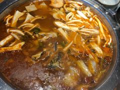 -野山舂·贵州现舂酸汤火锅(鸿通城店)