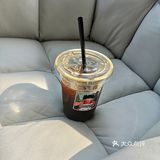 店家推荐了我喝双柠美式，9块9太划算，好大一杯