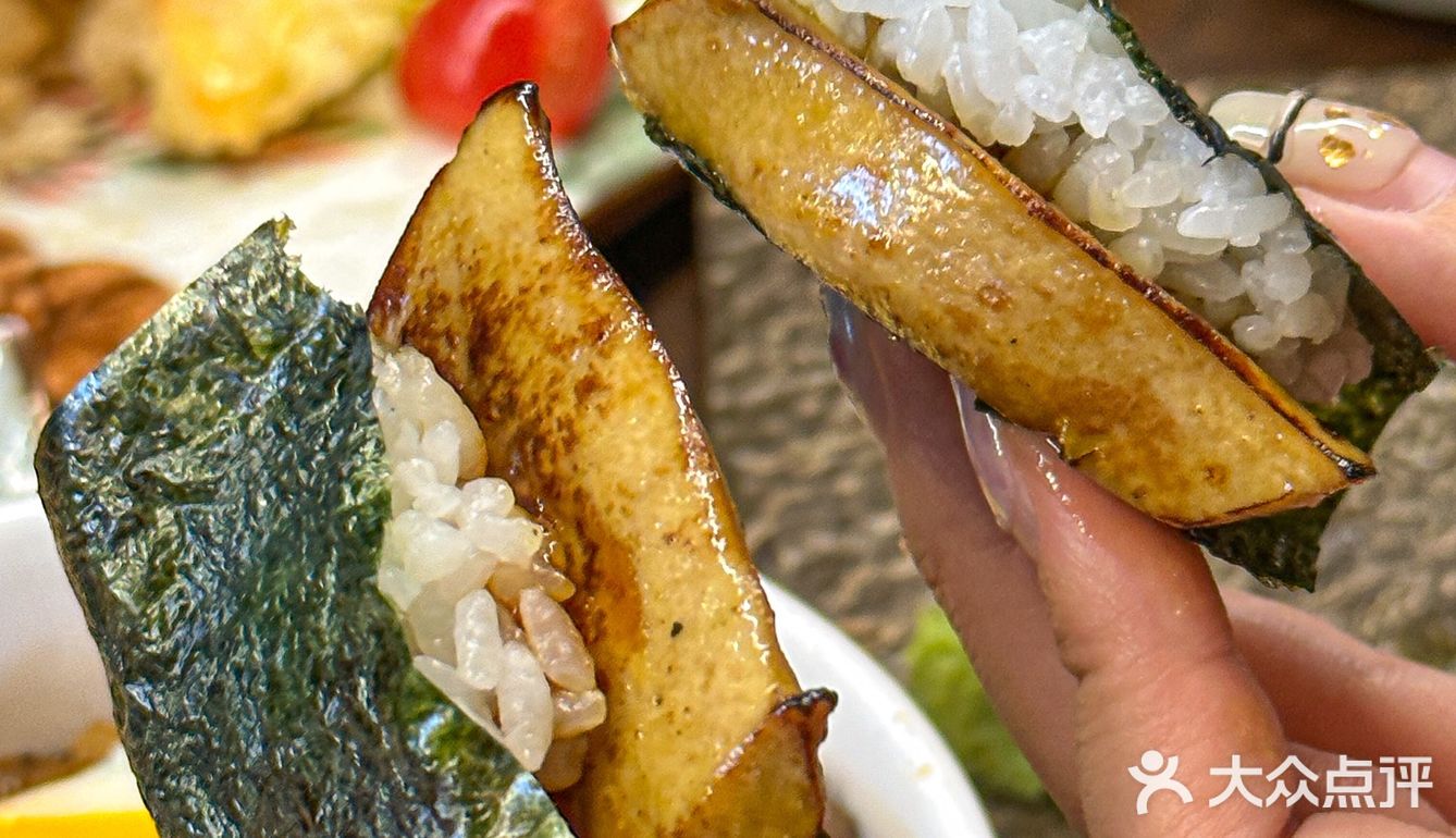他家鹅肝特别香 料汁用的也不重 天妇罗炸虾的面衣好脆！