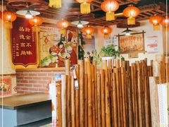 大堂-靠山屯东北农家菜(八龙桥雅苑店)