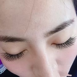 -吉吉靓甲美睫