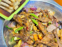 -休记光头香辣蟹干锅(绵竹店)