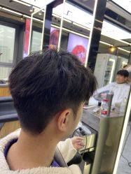 点击看大图 -藤野造型烫发染发