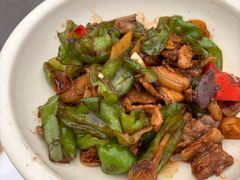 辣椒小炒肉-吴越荣记苏州菜·松鼠桂鱼100%活鱼现做(月光码头店)