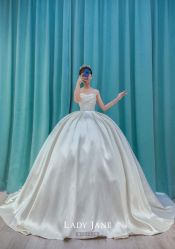 -Lady  Jane高端婚纱礼服馆
