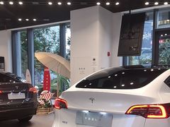 -TESLA 特斯拉(上海太古汇体验店)