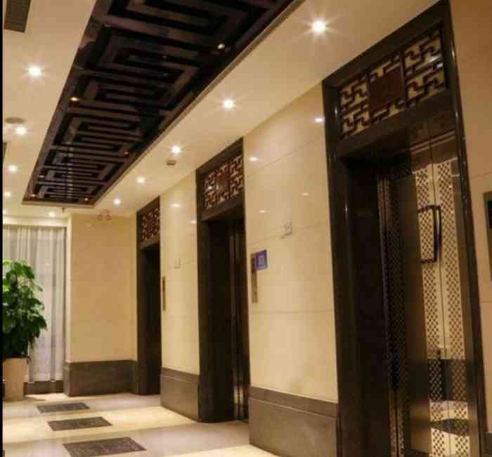 黄山徽商国际大酒店(屯溪老街店)-"设施老了点,房间比较大,服务不错.