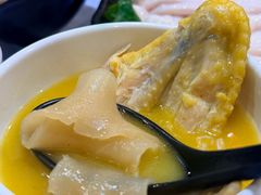 -鲜入围煮花胶鸡海鲜火锅