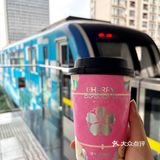 被粉嫩的樱花🌸包围，一口下去春天的味道💕