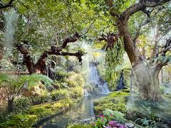 -Chom Cafe and Restaurant