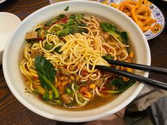 -爆炸头阿姨小四川正宗川味小吃(无任何分店)