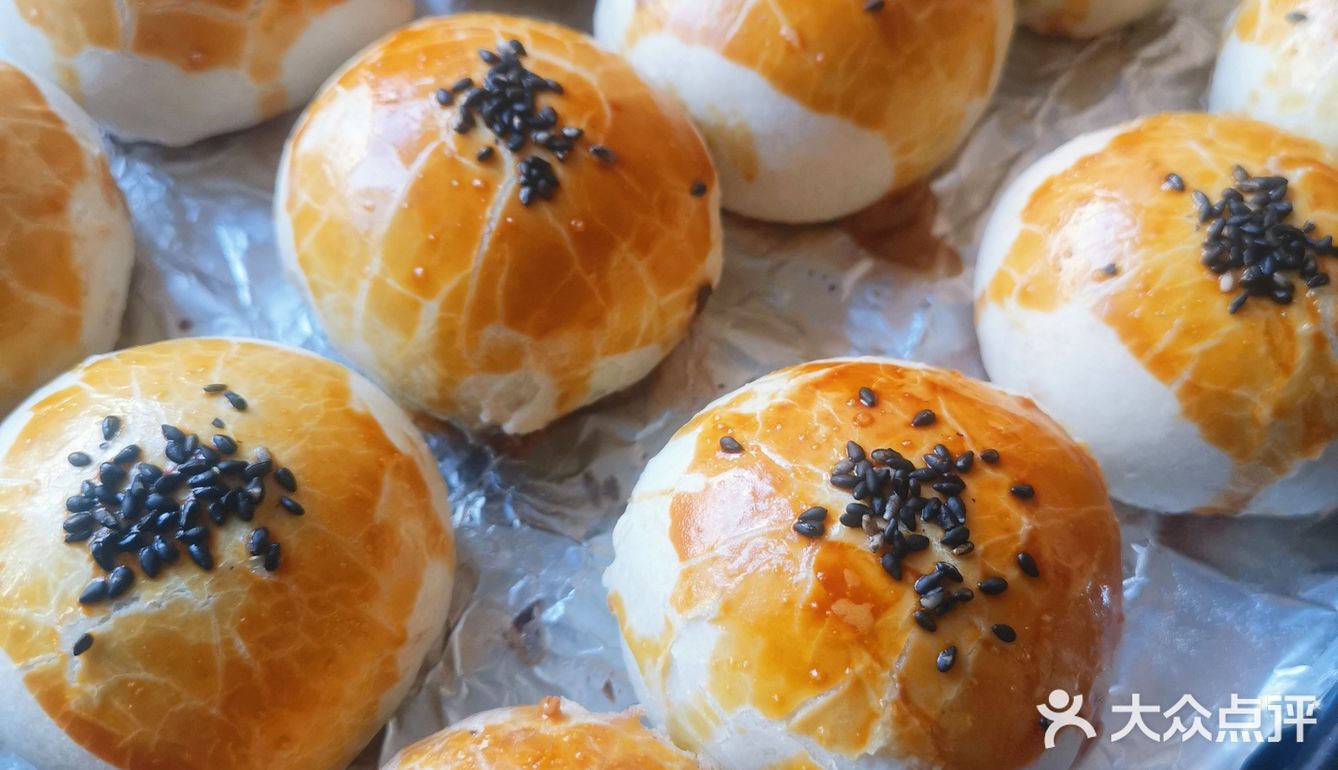 哆哆自制蛋黄酥上线了！！酥掉渣，咸甜交错，甜咸配～