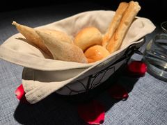 餐前面包-弦月窗LUNETTE BY AMANDA(复兴路店)