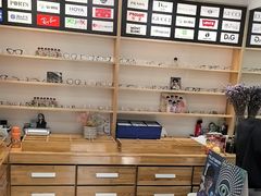 -豪门视光·星趣控·蔡司依视路眼镜代理商(中央大街店)